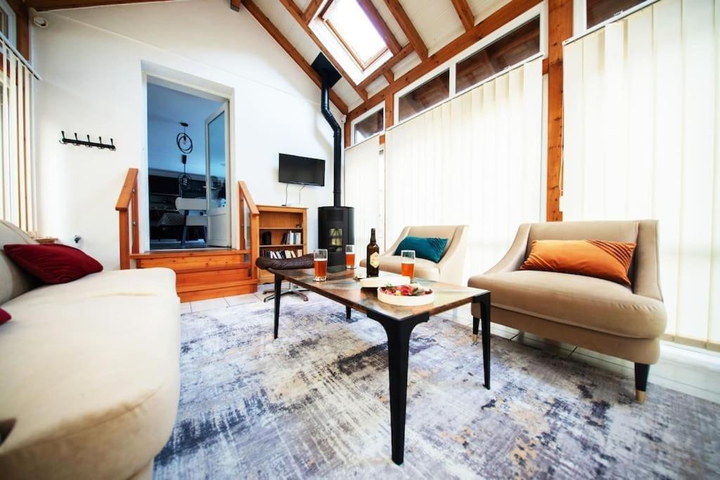 La Coquette ! Maison Au Coeur De La Bresse Avec Veranda Barbecue Garage Baby-Foot Et Barre De Son Bagian luar foto